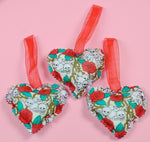 Skull Hanging Hearts - Snapdragon