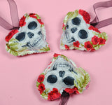 Skull Hanging Hearts