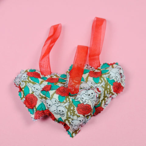 Skull Hanging Hearts - Snapdragon