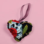Skull Hanging Hearts - Black