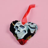 Skull Hanging Hearts - Black
