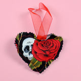 Skull Hanging Hearts - Black